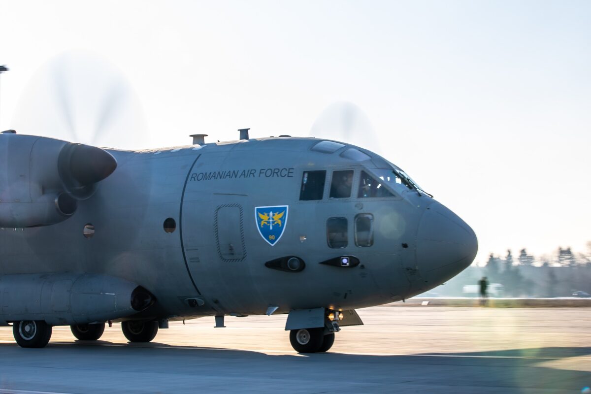 avion militar aeronava mapn aeroport