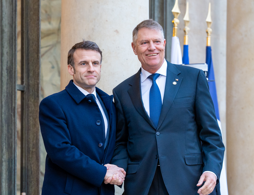 X / Klaus Iohannis