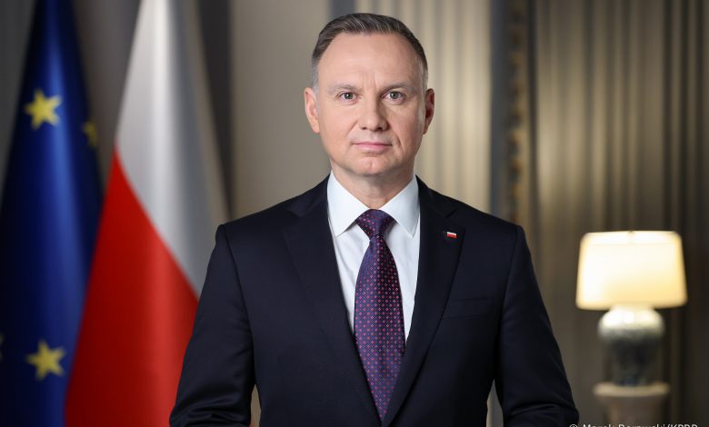 Sursa: www.president.pl/president/biography