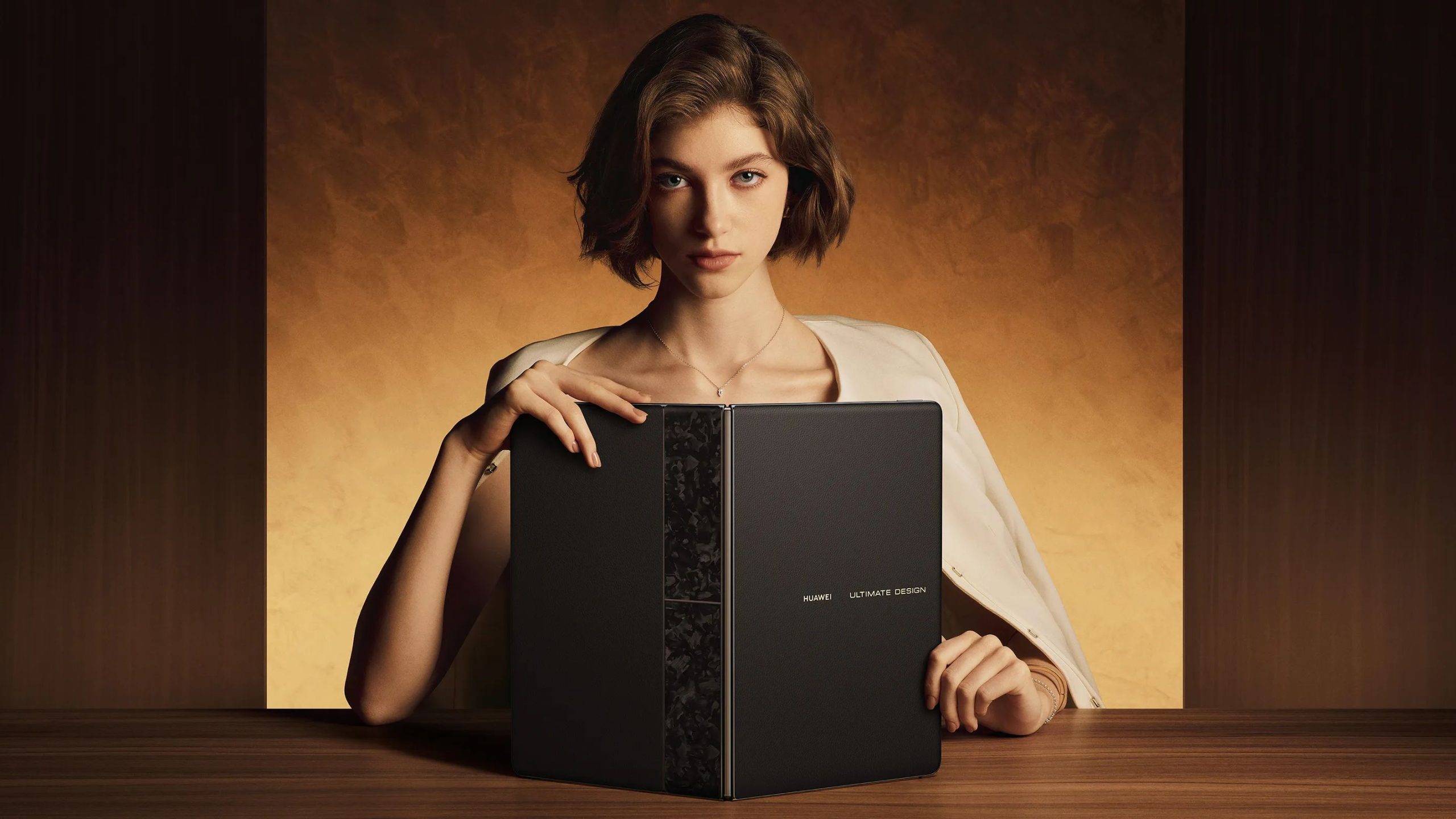Laptop cu ecran pliabil Huawei MateBook Fold Ultimate (1)